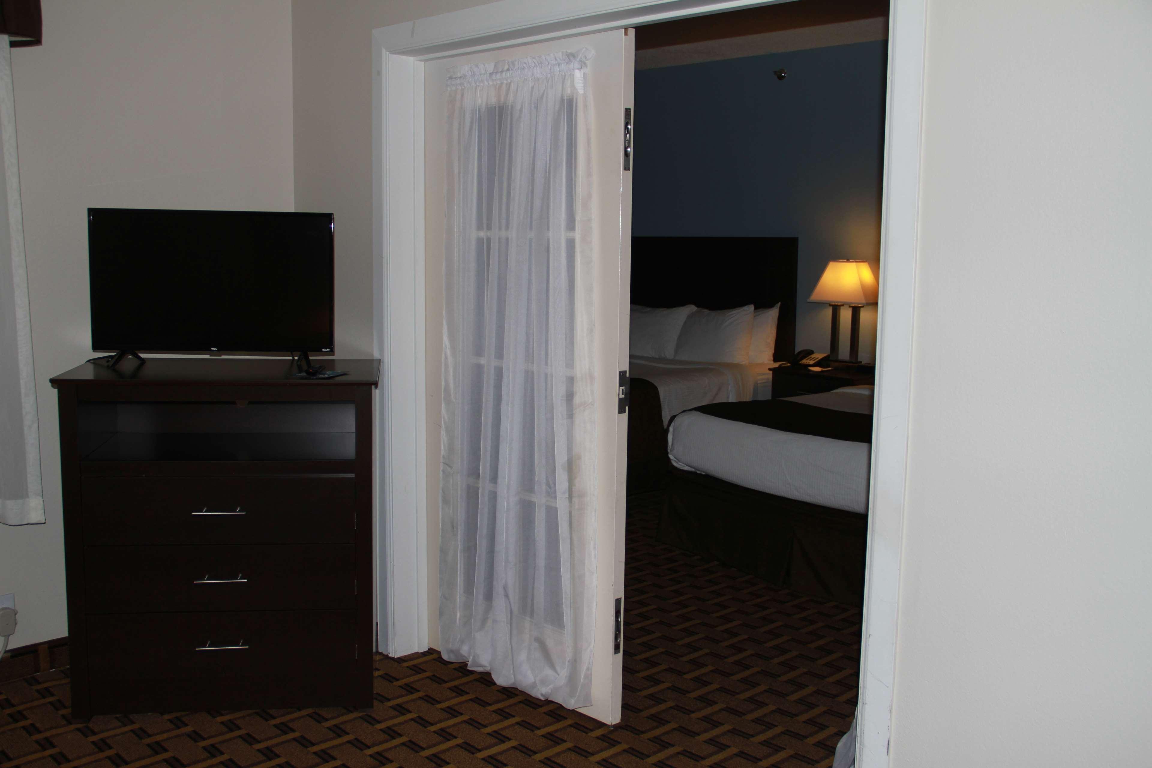 Surestay Plus Hotel By Best Western Coralville Iowa City Room photo